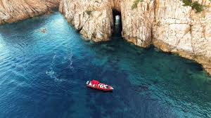 Découvrez les Calanques en Bateau : Une Visite Inoubliable