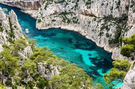 Découvrez les Calanques en Bateau : Une Aventure Maritime Inoubliable