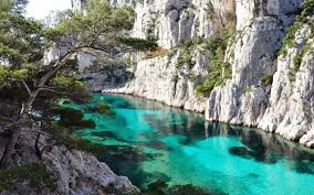 Découvrez les Calanques de Cassis lors d’une Visite en Bateau