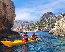 Excursion en Bateau dans les Calanques de Cassis : Une Aventure Marine Inoubliable