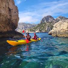 Naviguer en Kayak dans les Calanques de Cassis : Une Aventure Naturelle