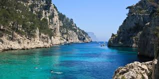 bateau dans les calanques