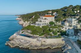Hôtel à Cassis avec Piscine : Détente et Élégance au Bord de la Méditerranée