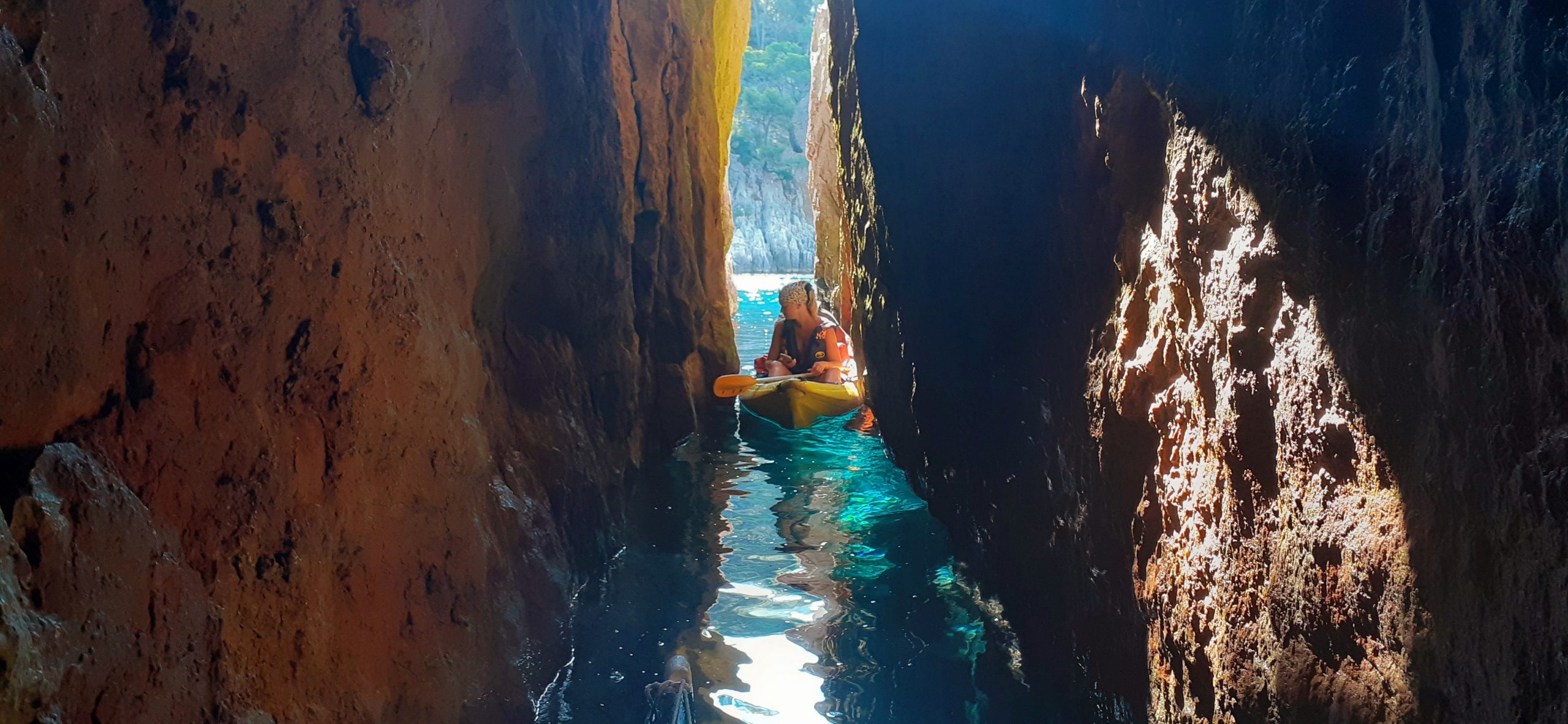 Naviguer en Kayak à Cassis : Une Aventure Aquatique Inoubliable