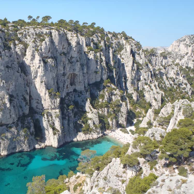 Découvrez les Calanques de Cassis à Pied : Une Randonnée Inoubliable