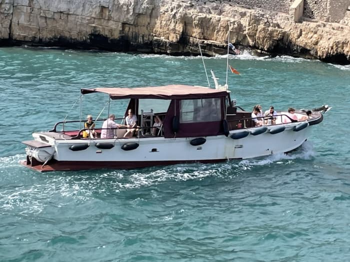 Découvrez les Tarifs des Excursions en Bateau dans les Calanques de Cassis